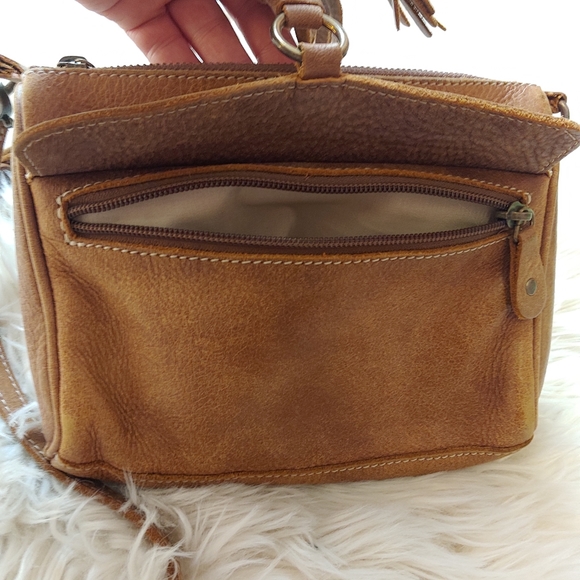 Roots brown Tribe leather crossbody bag (small) made in Canada 🇨🇦 - Picture 7 of 13